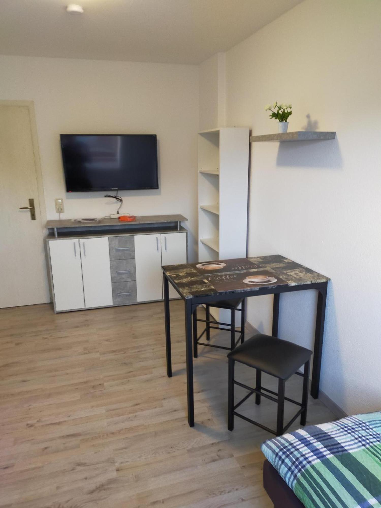 Flex Aparts - Grosse, Moeblierte Wohnung In Zwickau Mit 2 Zimmern Exteriör bild