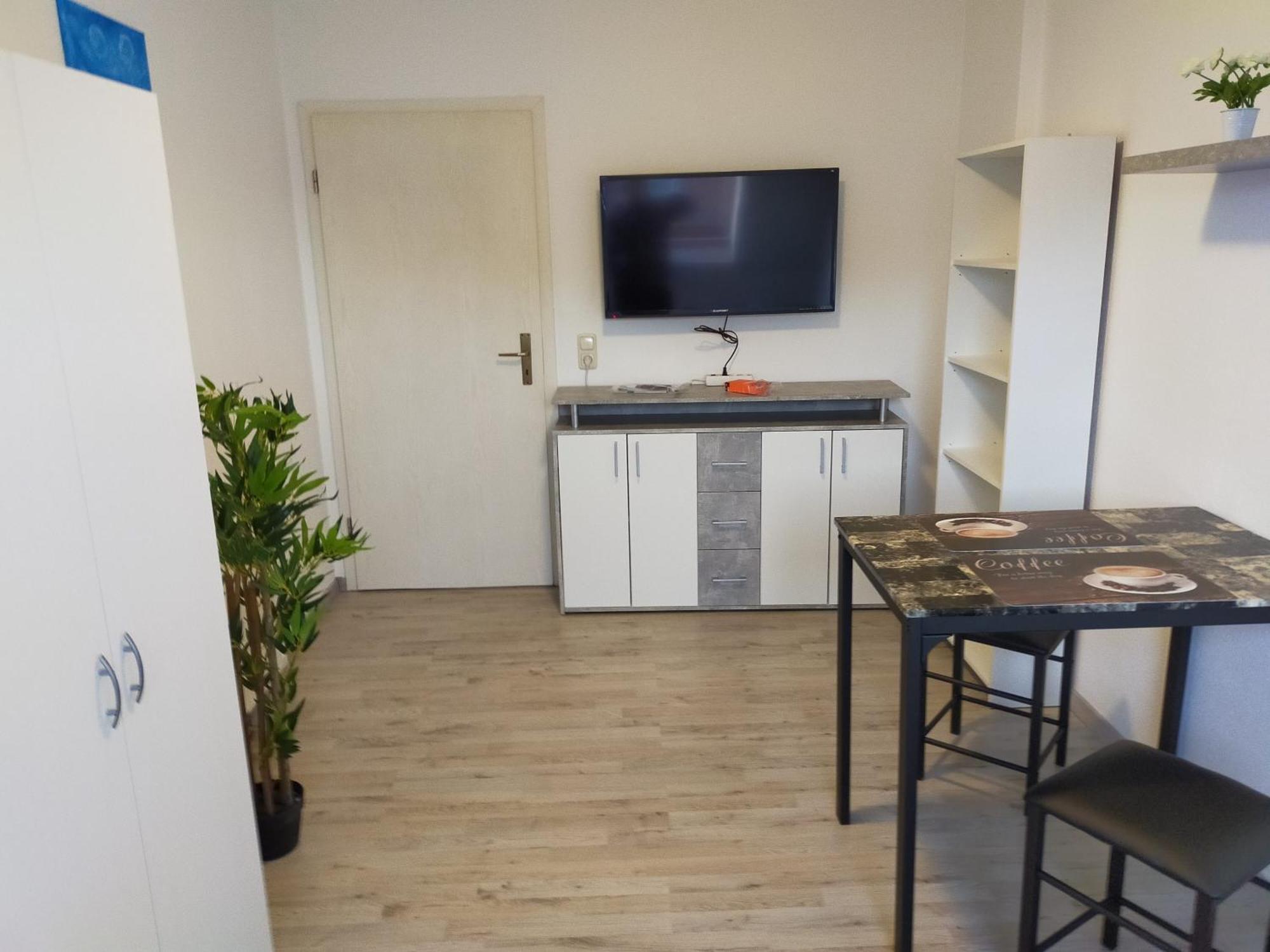 Flex Aparts - Grosse, Moeblierte Wohnung In Zwickau Mit 2 Zimmern Exteriör bild
